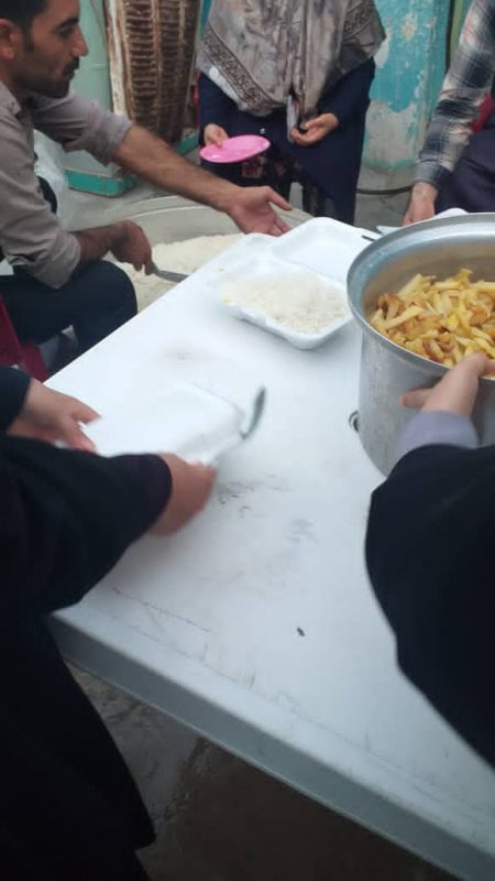  اطعام غدیر با پخت  300 پرس غذای گرم توسط گروه جهادی «خاتم الاوصیا (عج)» گچساران/ تصاویر